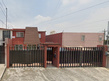 Venta de Casa con gran patio en Colonia Lomas de San Mateo, Naucalpan