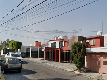 Venta de Casa con gran patio en Colonia Lomas de San Mateo, Naucalpan