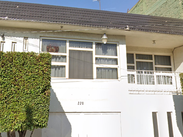 ¡Casa de Remate en Venta en La Col. Benito Juárez, Nezahualcóyotl!