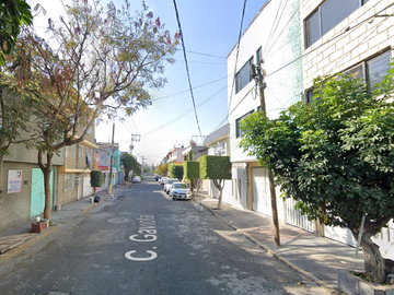 ¡Casa de Remate en Venta en La Col. Benito Juárez, Nezahualcóyotl!