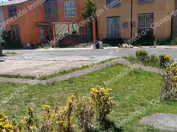 ¡Casa de Remate en Venta en Fraccionamiento Hacienda Santa Clara, Toluca!