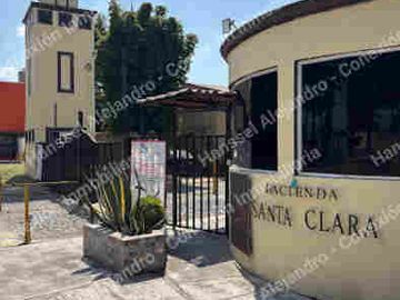 ¡Casa de Remate en Venta en Fraccionamiento Hacienda Santa Clara, Toluca!