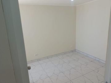 VENDO HERMOSO Y REMODELADO DPTO. EN SAN MIGUEL, FRENTE AL HOSPITAL NAVAL.