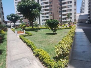 VENDO HERMOSO Y REMODELADO DPTO. EN SAN MIGUEL, FRENTE AL HOSPITAL NAVAL.