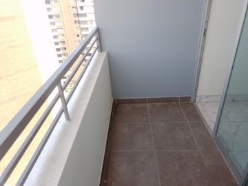 VENDO HERMOSO Y REMODELADO DPTO. EN SAN MIGUEL, FRENTE AL HOSPITAL NAVAL.