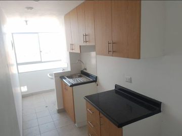 VENDO HERMOSO Y REMODELADO DPTO. EN SAN MIGUEL, FRENTE AL HOSPITAL NAVAL.