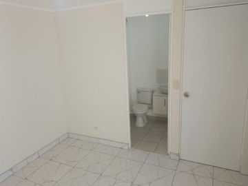 VENDO HERMOSO Y REMODELADO DPTO. EN SAN MIGUEL, FRENTE AL HOSPITAL NAVAL.