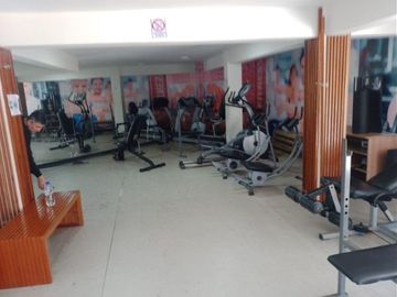 VENDO HERMOSO Y REMODELADO DPTO. EN SAN MIGUEL, FRENTE AL HOSPITAL NAVAL.