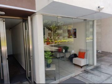 VENDO HERMOSO Y REMODELADO DPTO. EN SAN MIGUEL, FRENTE AL HOSPITAL NAVAL.