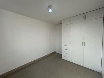 VENDO HERMOSO Y REMODELADO DPTO. DE 3 DORM. EN SAN LUIS.