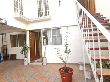 PROPIEDAD CON DOS DEPARTAMENTOS