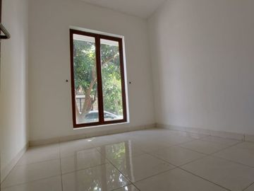 DIJUAL RUMAH MEWAH 2 LANTAI DI KOMPLEK DISCOVERY BINTARO