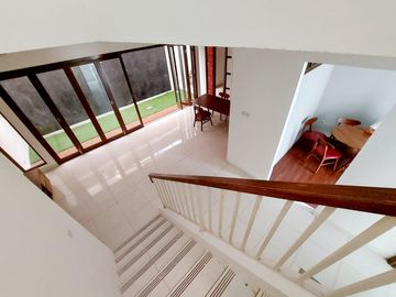 DIJUAL RUMAH MEWAH 2 LANTAI DI KOMPLEK DISCOVERY BINTARO