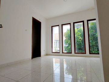 DIJUAL RUMAH MEWAH 2 LANTAI DI KOMPLEK DISCOVERY BINTARO