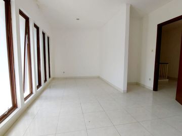 DIJUAL RUMAH MEWAH 2 LANTAI DI KOMPLEK DISCOVERY BINTARO