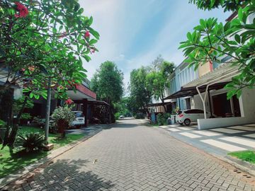 DIJUAL RUMAH MEWAH 2 LANTAI DI KOMPLEK DISCOVERY BINTARO
