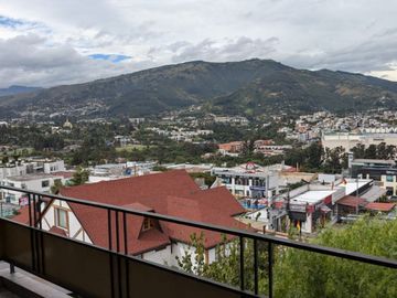 PENTHOUSE 3 DORMITORIOS DE VENTA CUMBAYA SECTOR PARQUE DE CUMBAYA