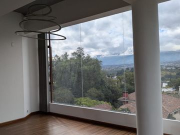 PENTHOUSE 3 DORMITORIOS DE VENTA CUMBAYA SECTOR PARQUE DE CUMBAYA