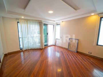 Casa en Venta en Altos de la Granda Centeno – Exclusiva, Amplia y con Piscina