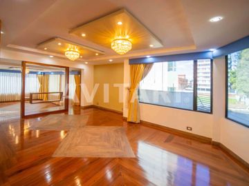 Casa en Venta en Altos de la Granda Centeno – Exclusiva, Amplia y con Piscina
