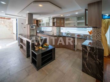 Casa en Venta en Altos de la Granda Centeno – Exclusiva, Amplia y con Piscina