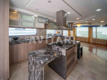 Casa en Venta en Altos de la Granda Centeno – Exclusiva, Amplia y con Piscina