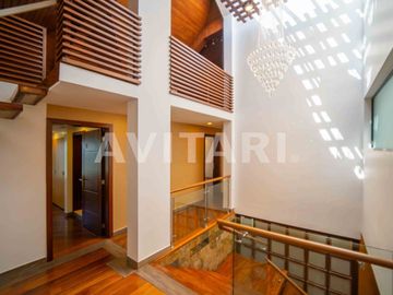 Casa en Venta en Altos de la Granda Centeno – Exclusiva, Amplia y con Piscina