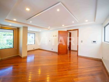 Casa en Venta en Altos de la Granda Centeno – Exclusiva, Amplia y con Piscina