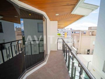 Casa en Venta en Altos de la Granda Centeno – Exclusiva, Amplia y con Piscina