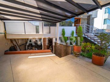 Casa en Venta en Altos de la Granda Centeno – Exclusiva, Amplia y con Piscina