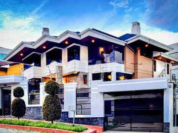 Casa en Venta en Altos de la Granda Centeno – Exclusiva, Amplia y con Piscina