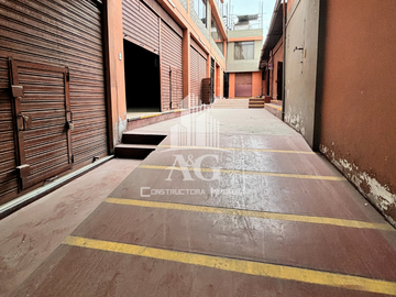EN VENTA CASA DE 2 PISOS DE 383.33 MT EN PLENA AVENIDA   MARISCAL CASTILLA, MIRAFLORES, ZONA COMERCIAL Y ESTRATEGICA, CON 15 TIENDAS COMERCIALES Y DPT