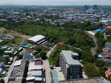Condominium in the heart of Rayong city, quiet atmosphere, with convenience from complete facilities.