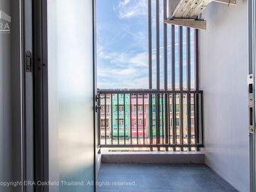 Condominium in the heart of Rayong city, quiet atmosphere, with convenience from complete facilities.