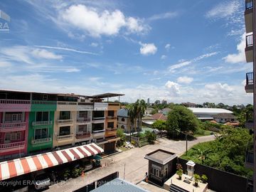 Condominium in the heart of Rayong city, quiet atmosphere, with convenience from complete facilities.