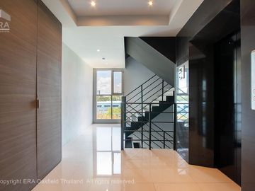 Condominium in the heart of Rayong city, quiet atmosphere, with convenience from complete facilities.
