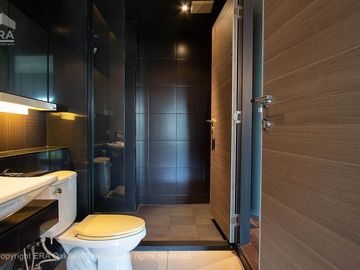 Condominium in the heart of Rayong city, quiet atmosphere, with full amenities (large room)