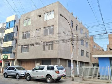 VENTA DE CASA 4 PISOS A UN PASO ESTACIÓN LOS JARDINES y METRO SAN JUAN DE LURIGANCHO