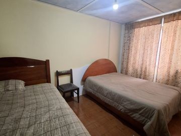 VENTA DE CASA 4 PISOS A UN PASO ESTACIÓN LOS JARDINES y METRO SAN JUAN DE LURIGANCHO