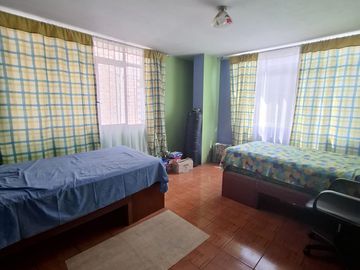 VENTA DE CASA 4 PISOS A UN PASO ESTACIÓN LOS JARDINES y METRO SAN JUAN DE LURIGANCHO
