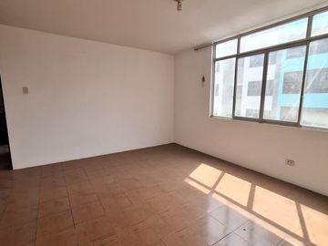 VENTA DE CASA 4 PISOS A UN PASO ESTACIÓN LOS JARDINES y METRO SAN JUAN DE LURIGANCHO