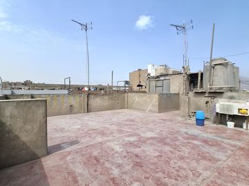 VENTA DE CASA 4 PISOS A UN PASO ESTACIÓN LOS JARDINES y METRO SAN JUAN DE LURIGANCHO