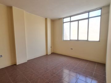 VENTA DE CASA 4 PISOS A UN PASO ESTACIÓN LOS JARDINES y METRO SAN JUAN DE LURIGANCHO