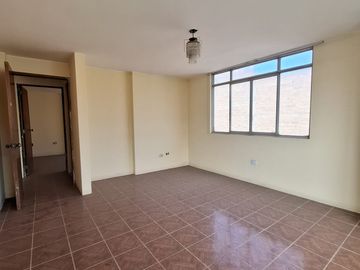 VENTA DE CASA 4 PISOS A UN PASO ESTACIÓN LOS JARDINES y METRO SAN JUAN DE LURIGANCHO