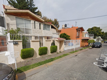 Casa en Venta Cerca a Centro comercial Heliplaza en Naucalpan