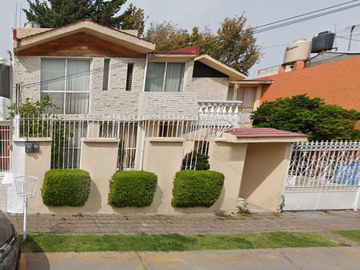 Casa en Venta Cerca a Centro comercial Heliplaza en Naucalpan