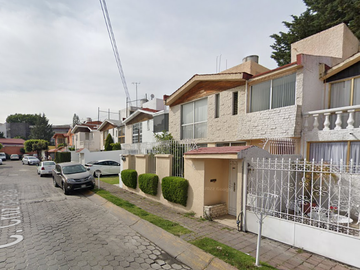 Casa en Venta Cerca a Centro comercial Heliplaza en Naucalpan