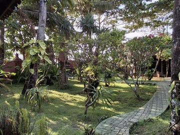 Hotel Resort di Ujung Genteng Sukabumi, Jawa Barat dengan view pantai