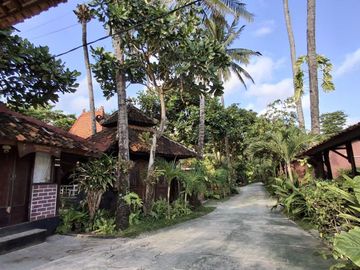 Hotel Resort di Ujung Genteng Sukabumi, Jawa Barat dengan view pantai