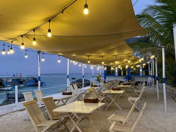 Hotel Resort di Ujung Genteng Sukabumi, Jawa Barat dengan view pantai